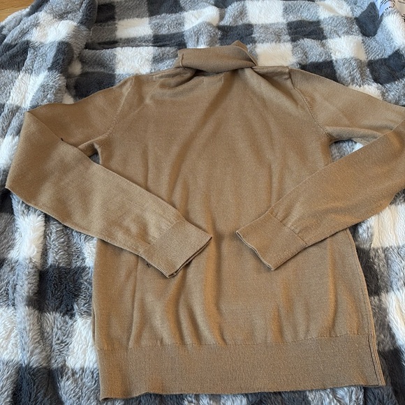 H&M Merino Wool Blend Turtleneck Size XS | Neutral Capsule Essential | - Picture 3 of 3